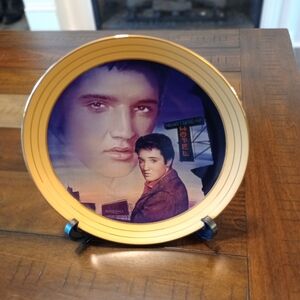 The Bradford Exchange Gold Rim Elvis Portrait Collector Plate